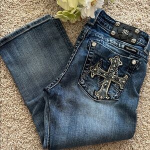 Miss Me⚜️Medium Blue Cropped Capri Jeans💙Cross Embellishment JP5490P Size 29
